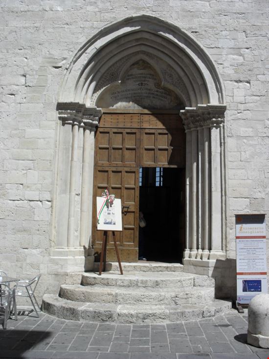 Chiesa di S. Francesco Portale ad arco trilobato  